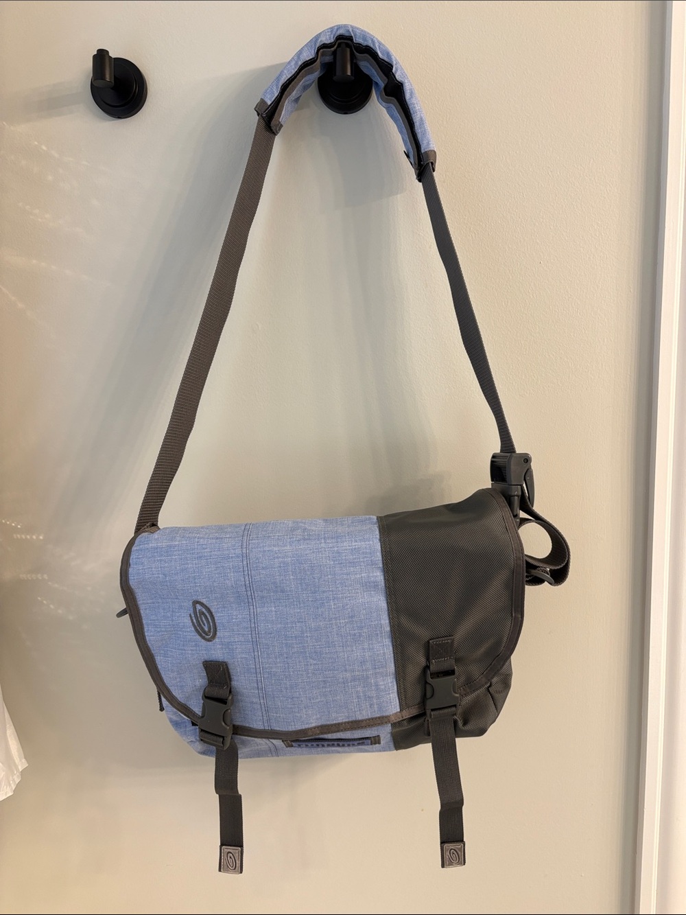 VINTAGE Timbuk2 Messenger Bag (small)